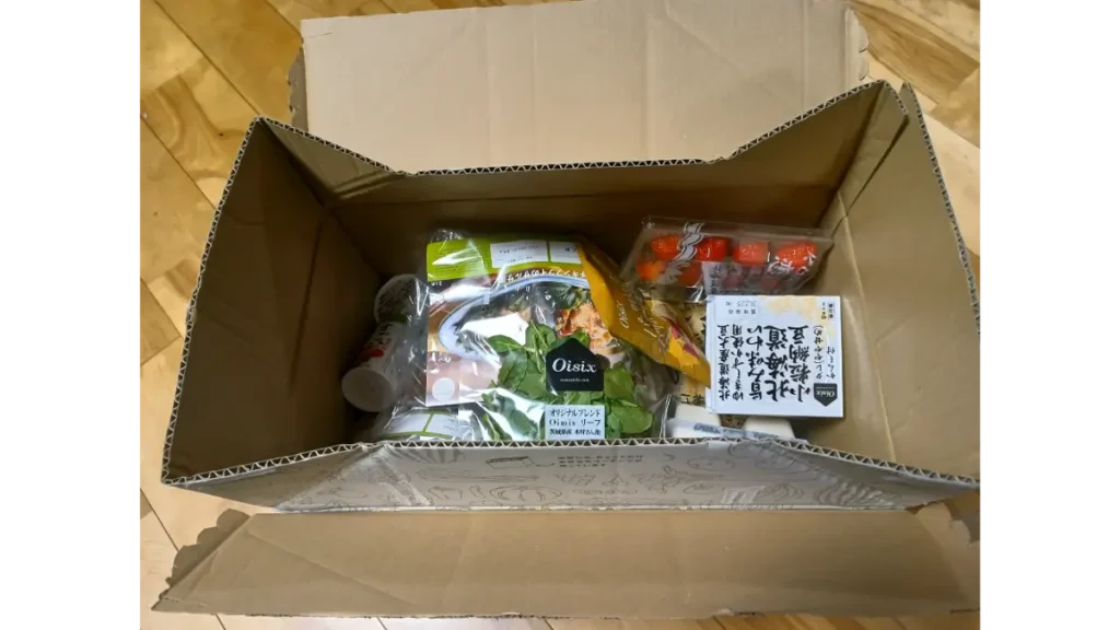 オイシックスお試しセットを開封した写真。1980円とは思えない圧倒的ボリューム。